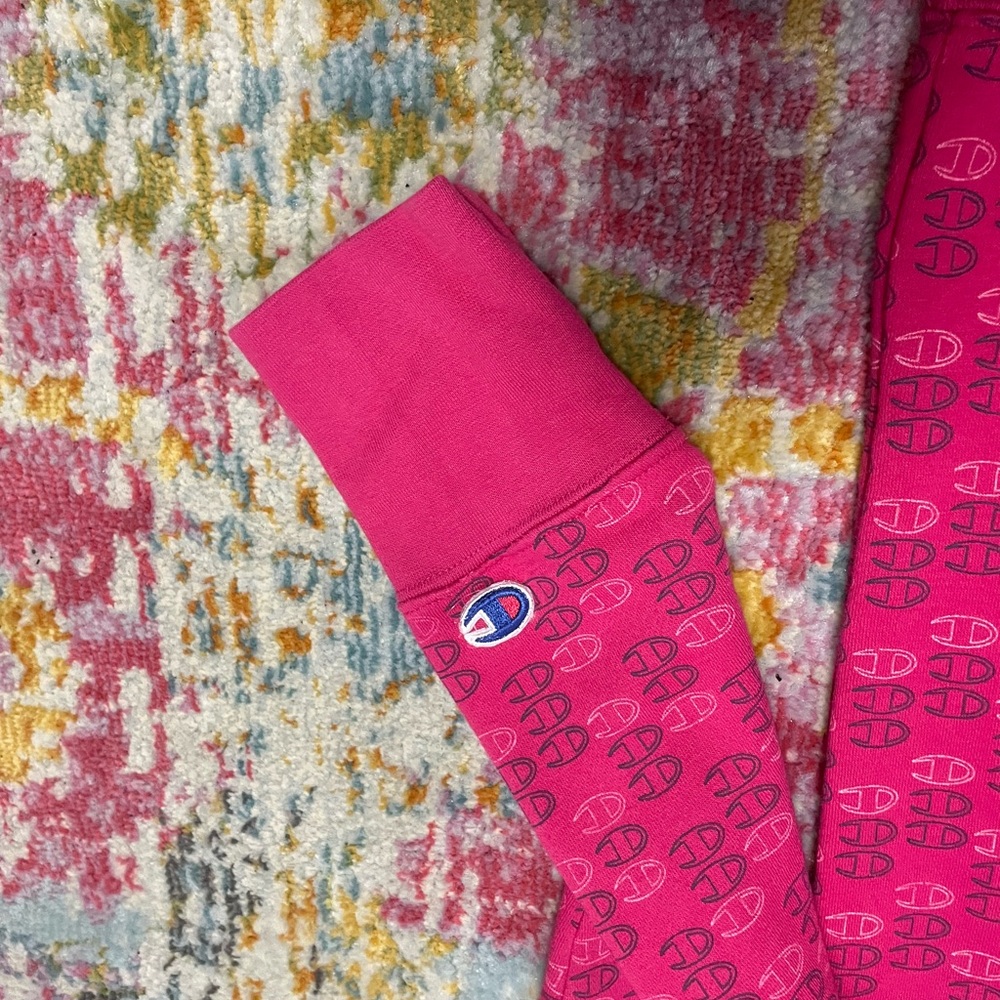 Champion Women’s Vibrant Pink Crewneck Sweatshirt - Picture 3 of 12
